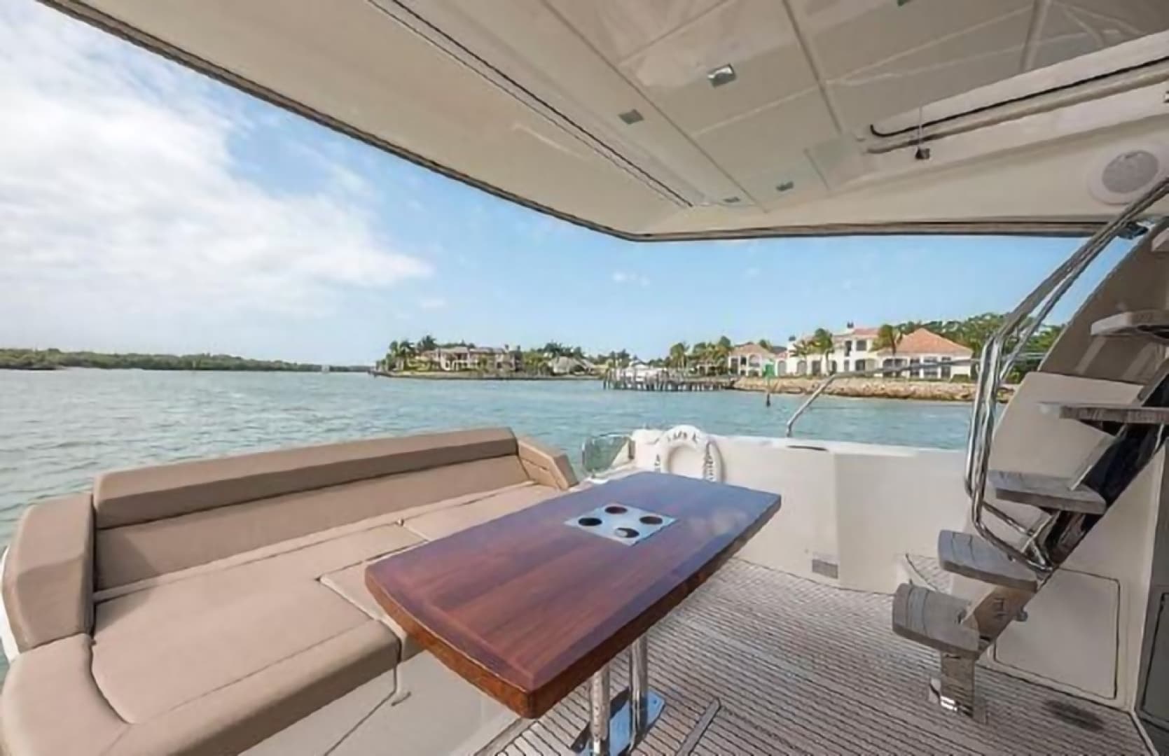 2015 Prestige 550 — photo 9