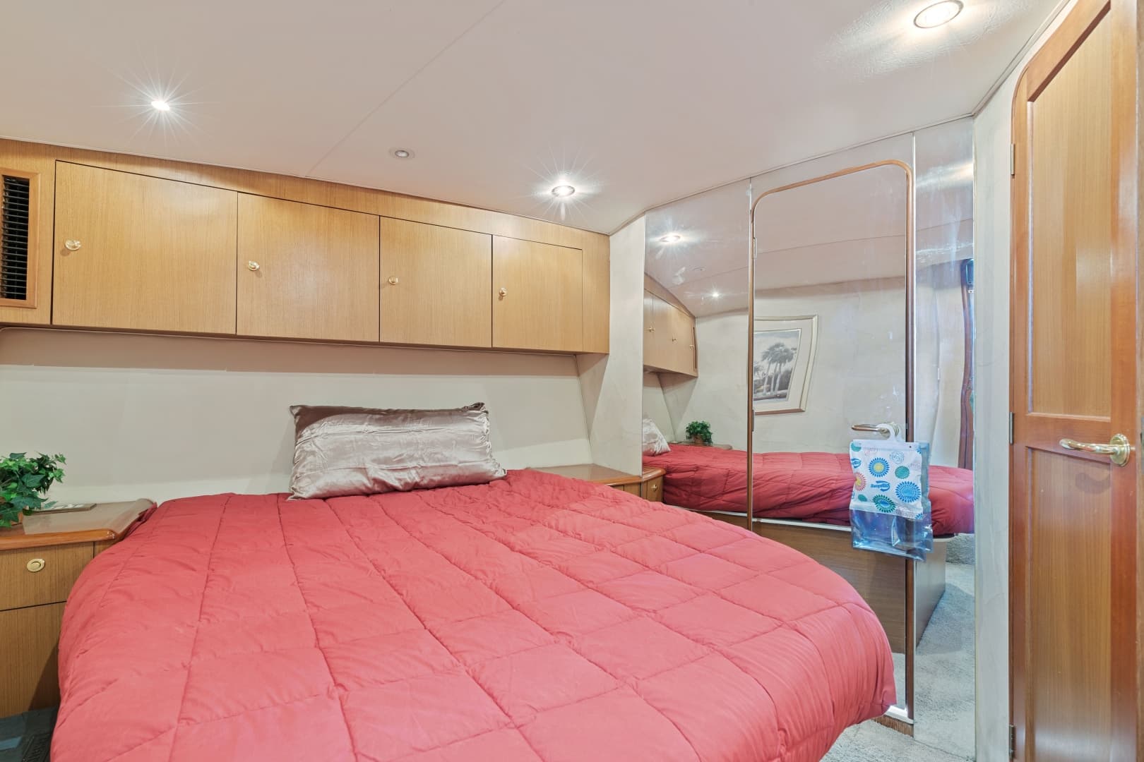 2001 Ocean Yachts 52 SS — photo 19