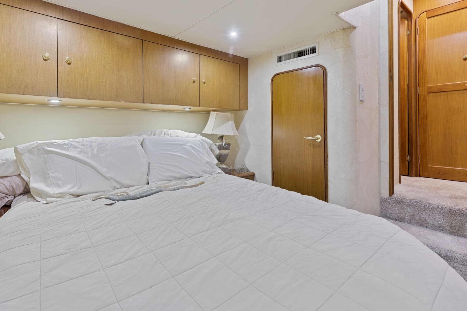 2001 Ocean Yachts 52 SS — photo 16