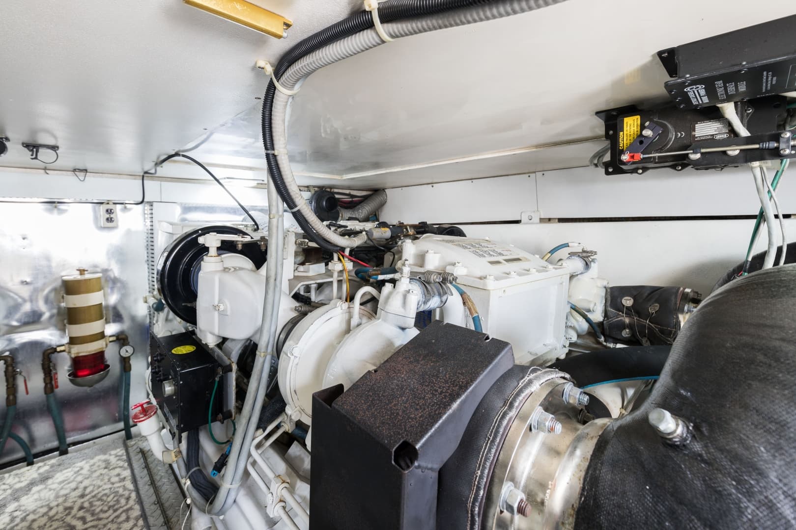 2001 Ocean Yachts 52 SS — photo 28