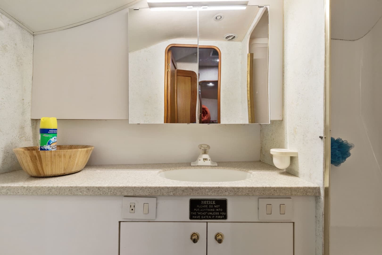 2001 Ocean Yachts 52 SS — photo 25