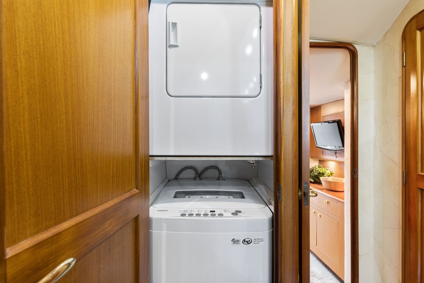 2001 Ocean Yachts 52 SS — photo 13