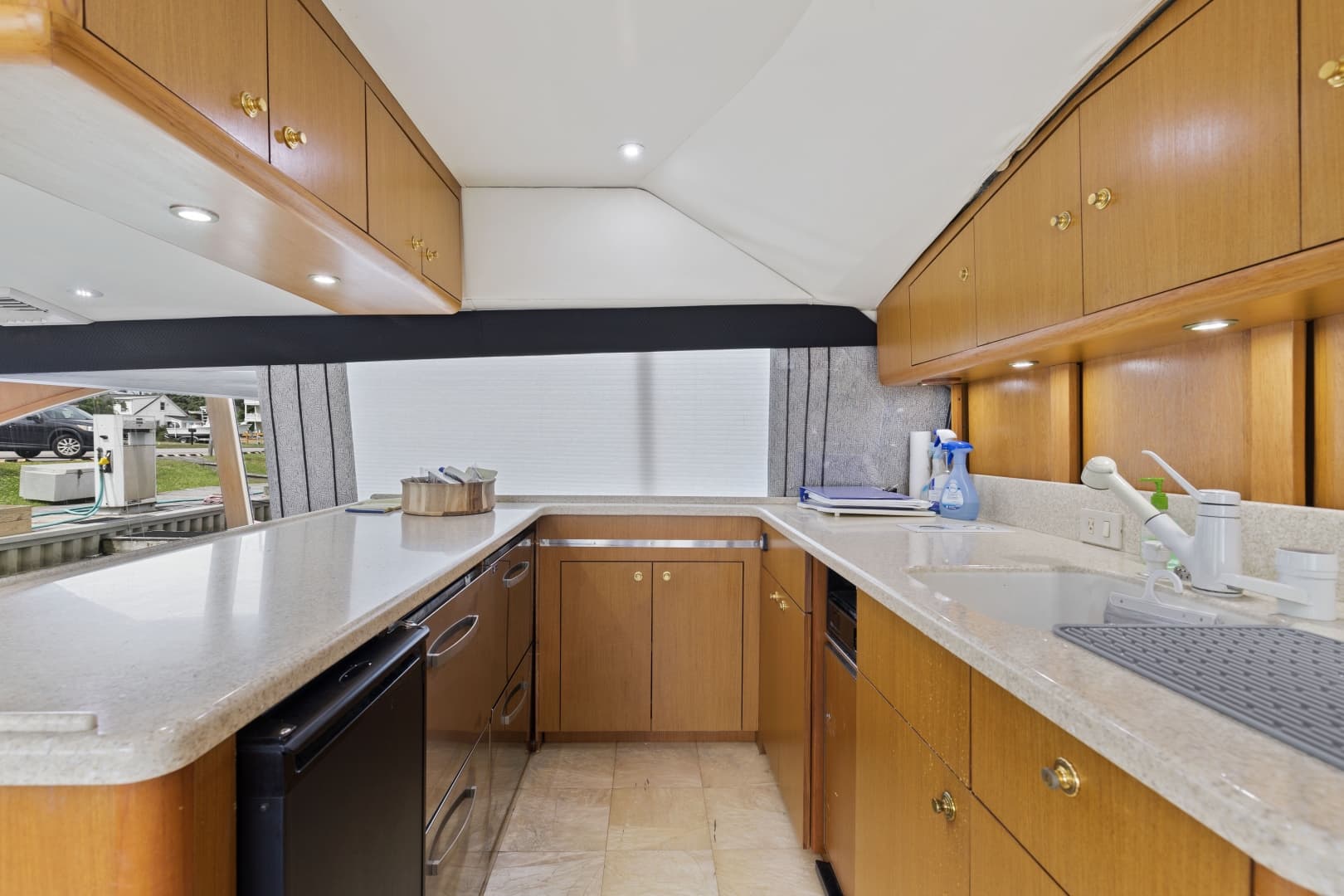 2001 Ocean Yachts 52 SS — photo 12