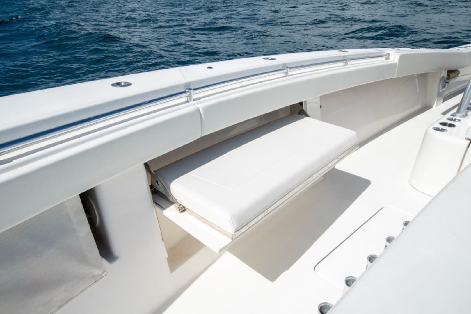 2011 Invincible 42 CC — photo 16