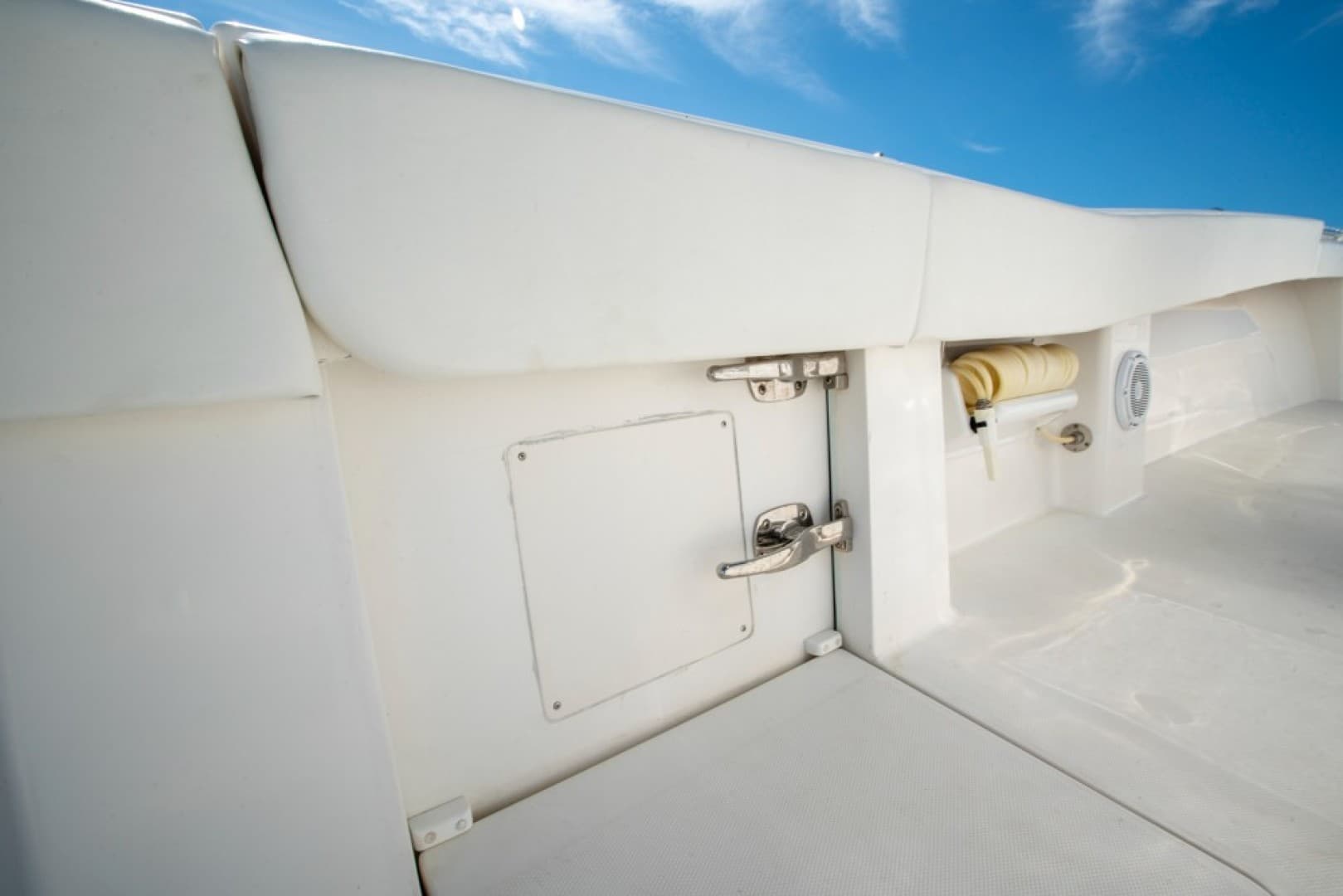 2011 Invincible 42 CC — photo 38