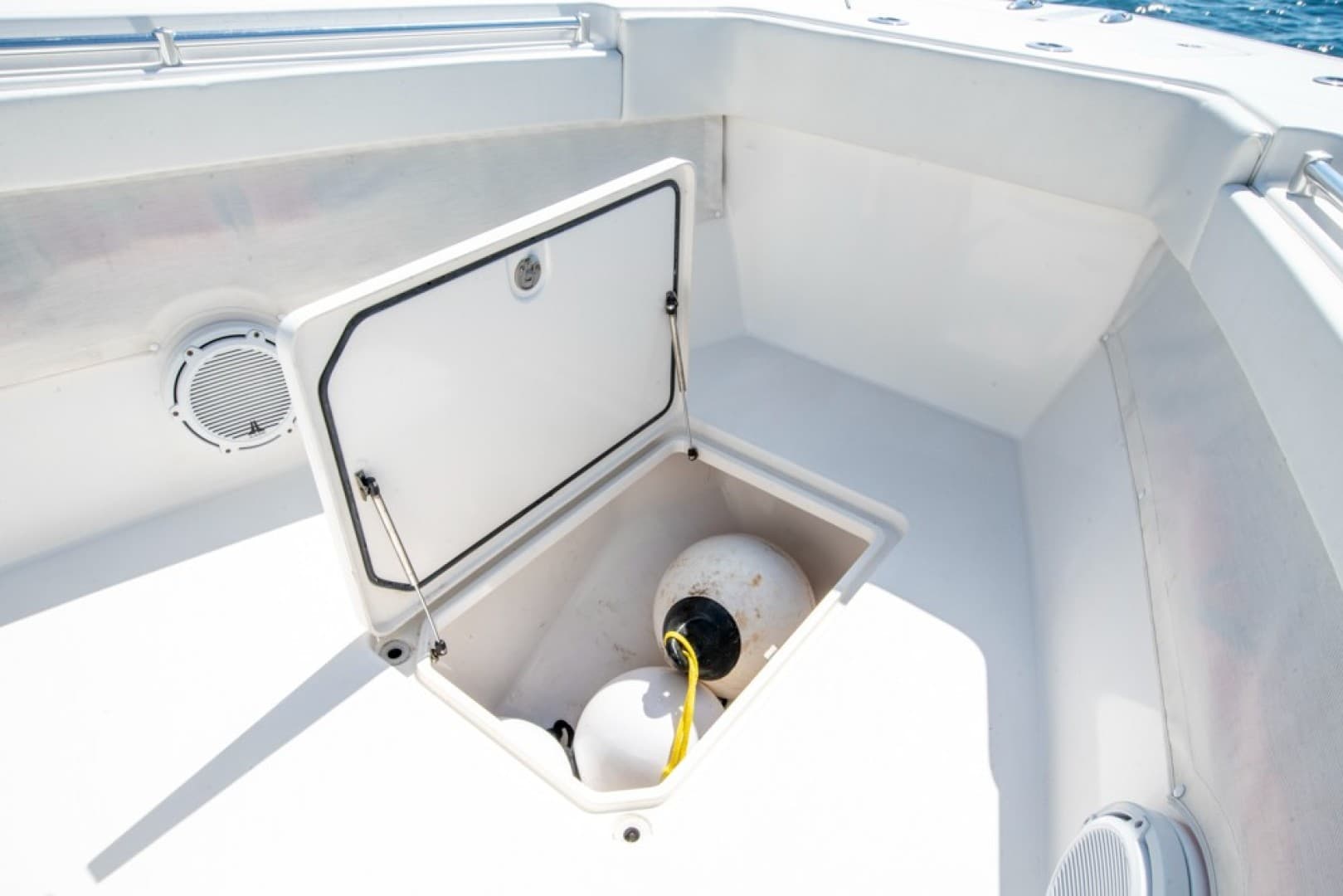 2011 Invincible 42 CC — photo 15