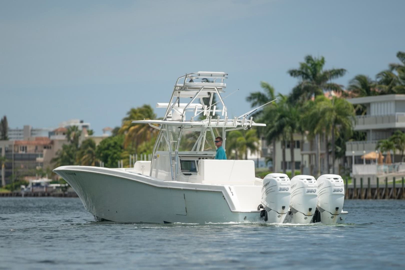 2011 Invincible 42 CC — photo 47