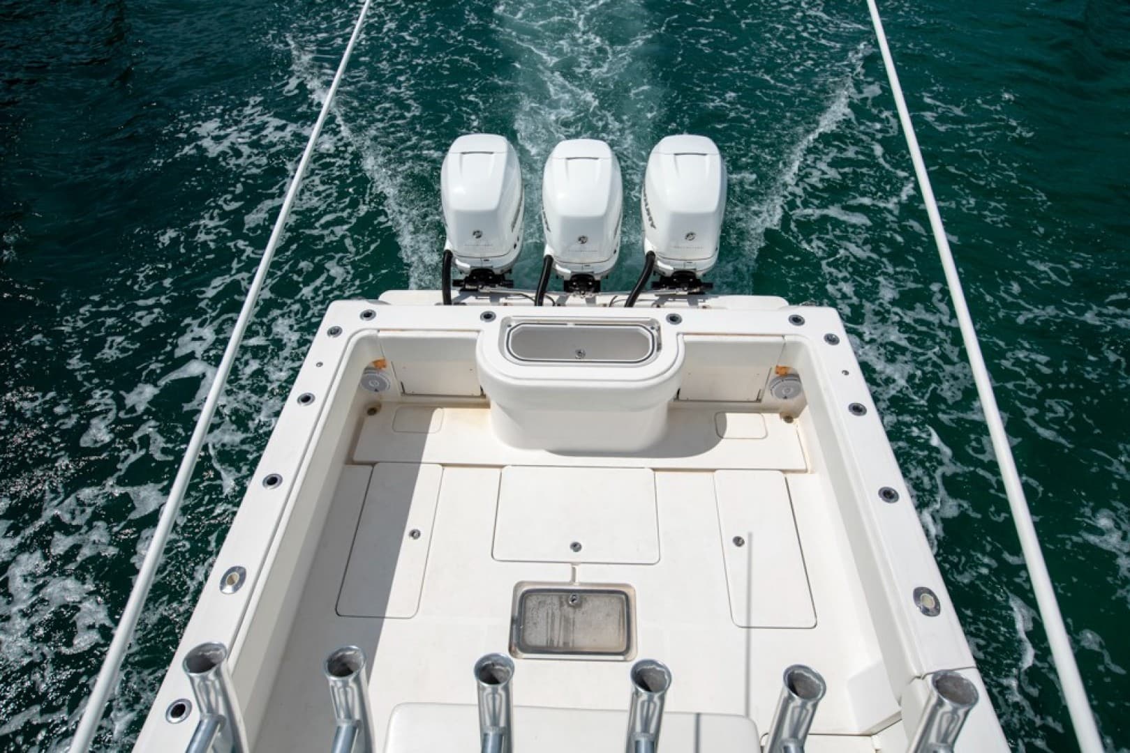 2011 Invincible 42 CC — photo 27