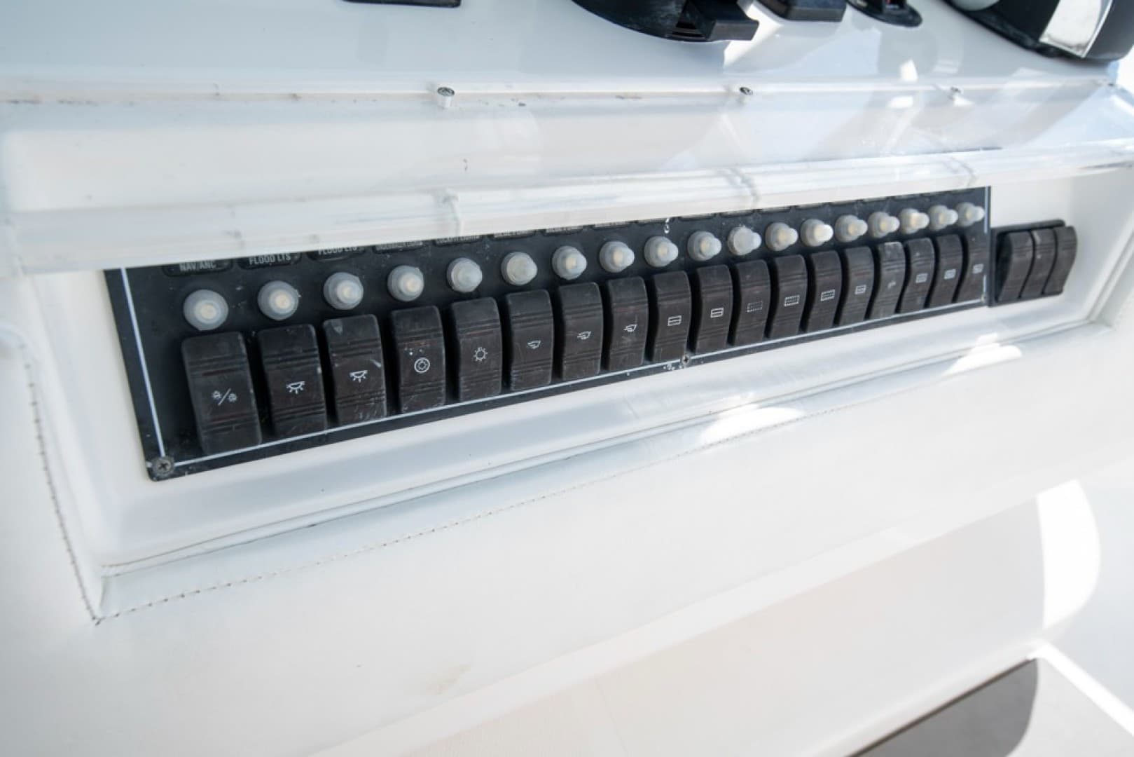 2011 Invincible 42 CC — photo 24