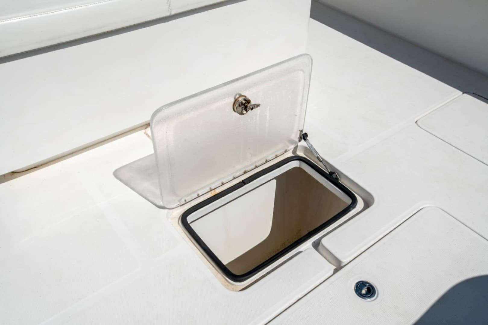 2011 Invincible 42 CC — photo 21