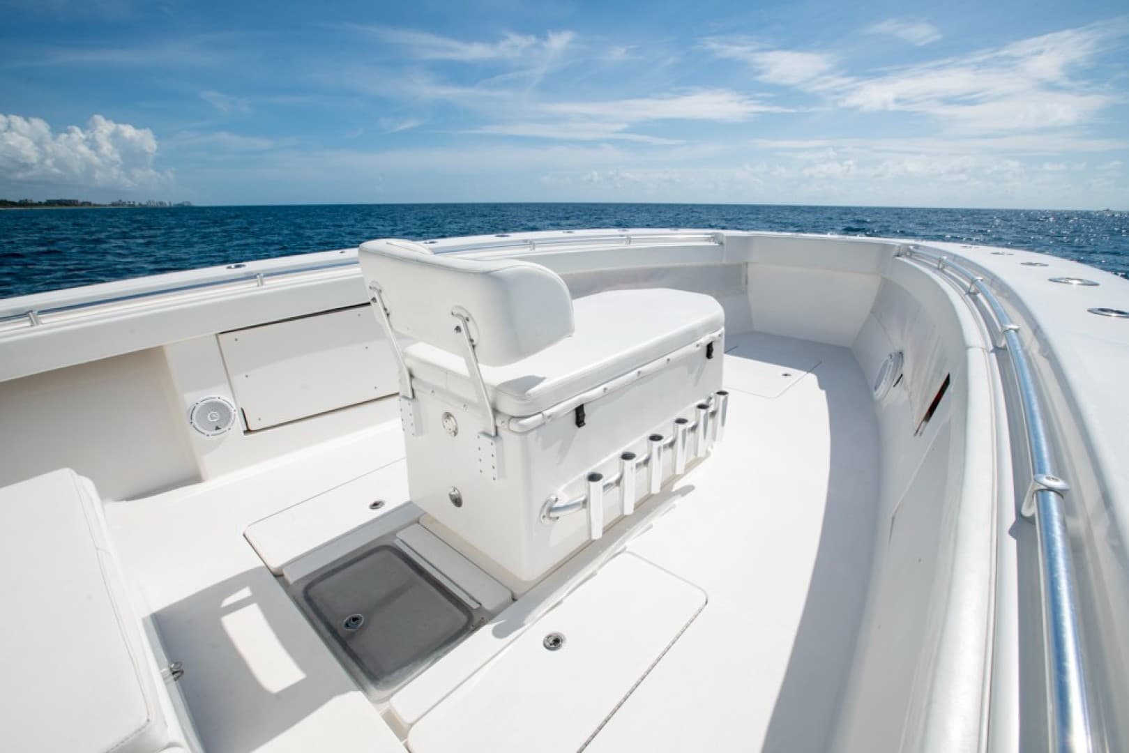 2011 Invincible 42 CC — photo 6