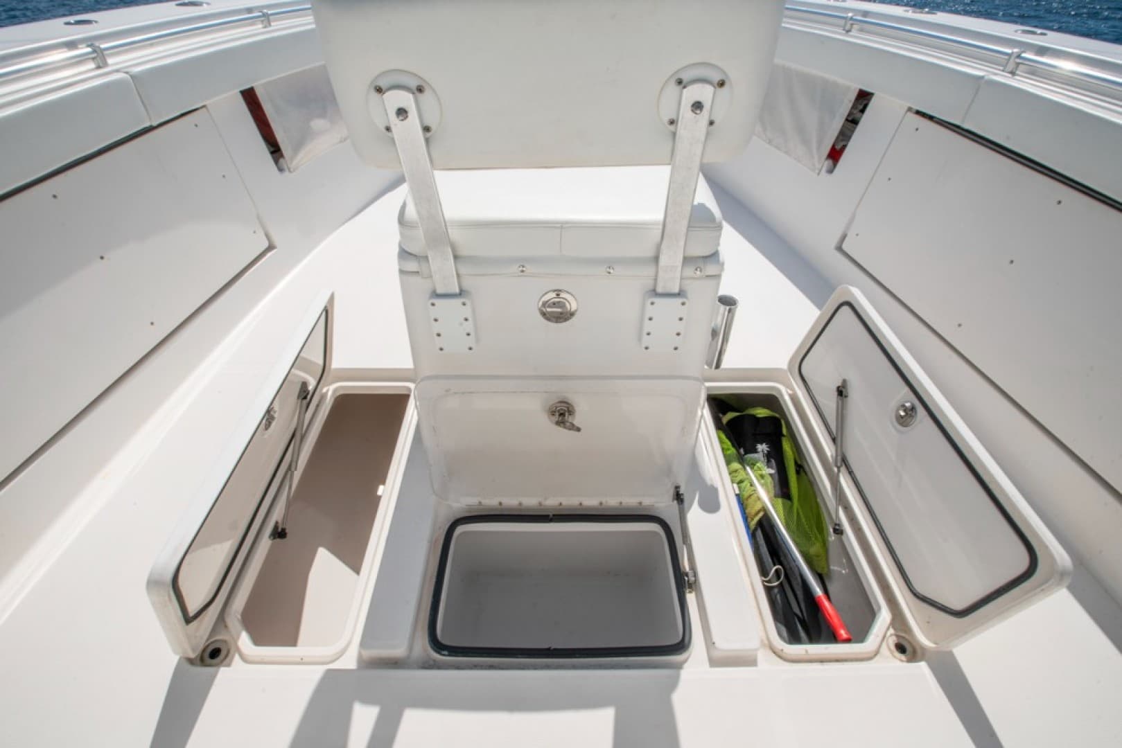 2011 Invincible 42 CC — photo 9