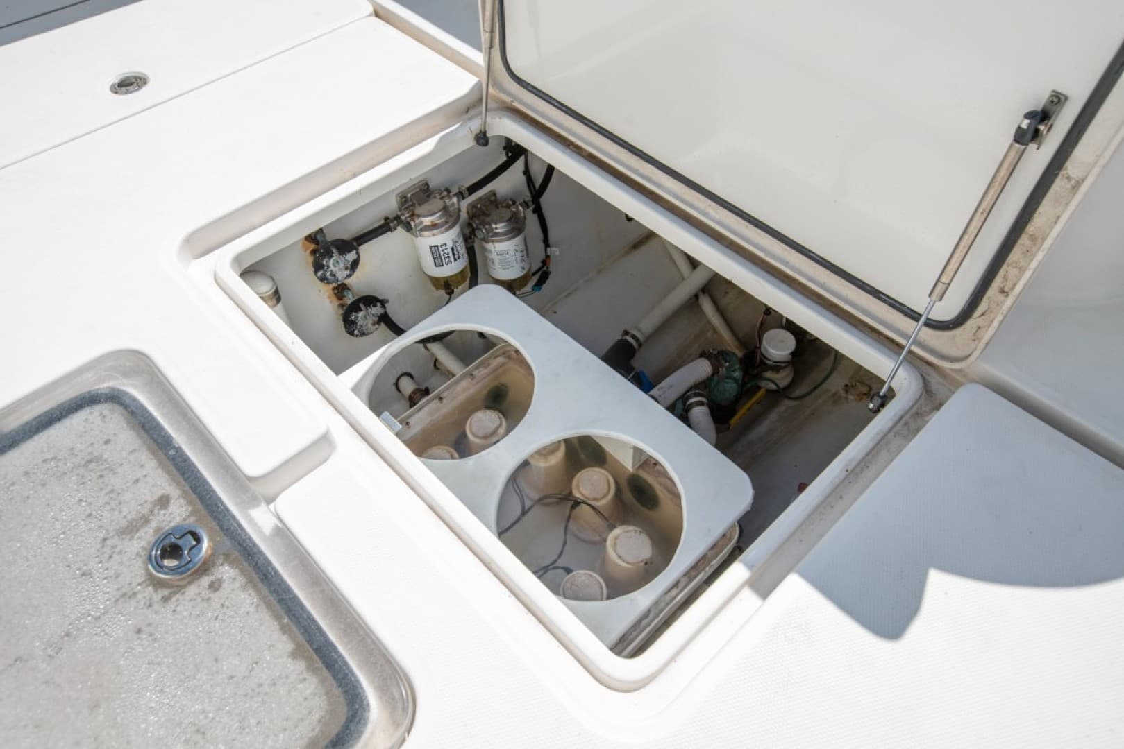 2011 Invincible 42 CC — photo 20