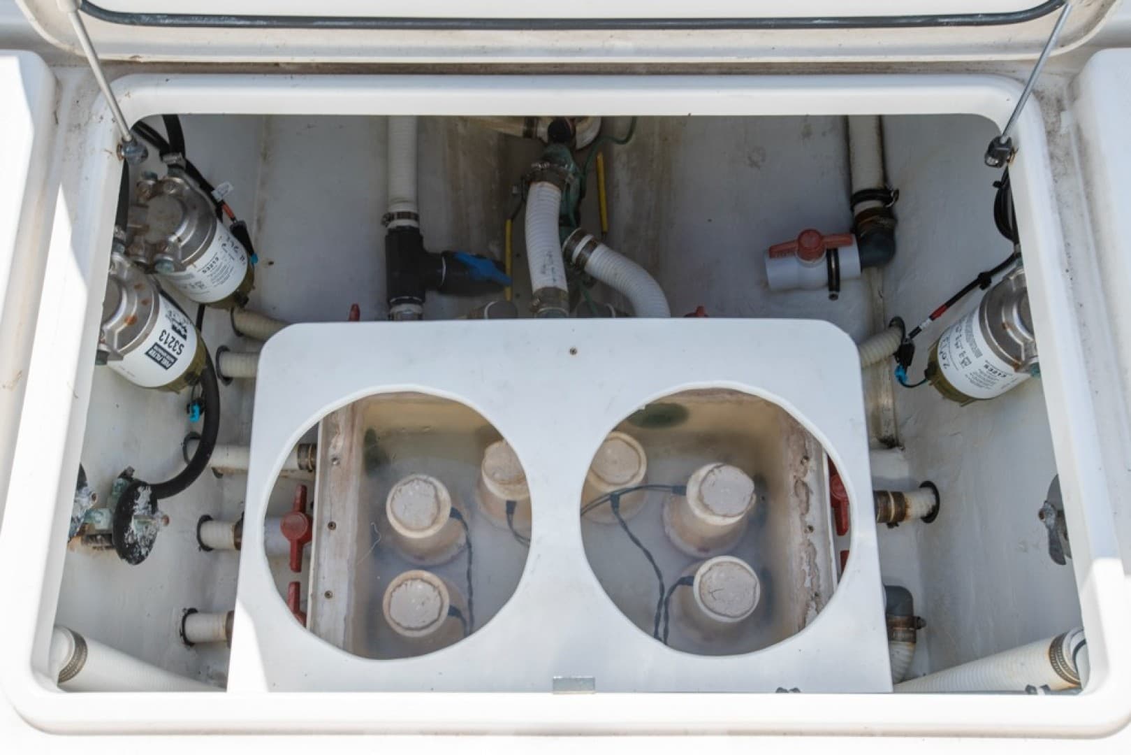 2011 Invincible 42 CC — photo 19