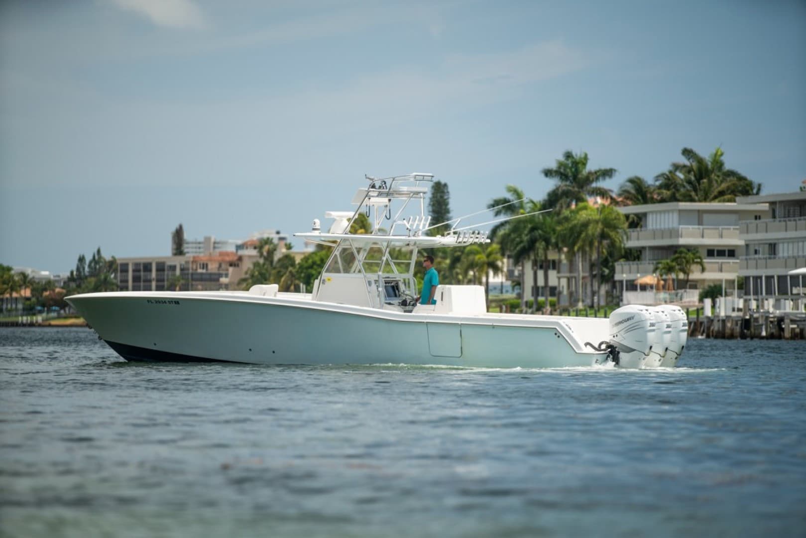 2011 Invincible 42 CC — photo 45