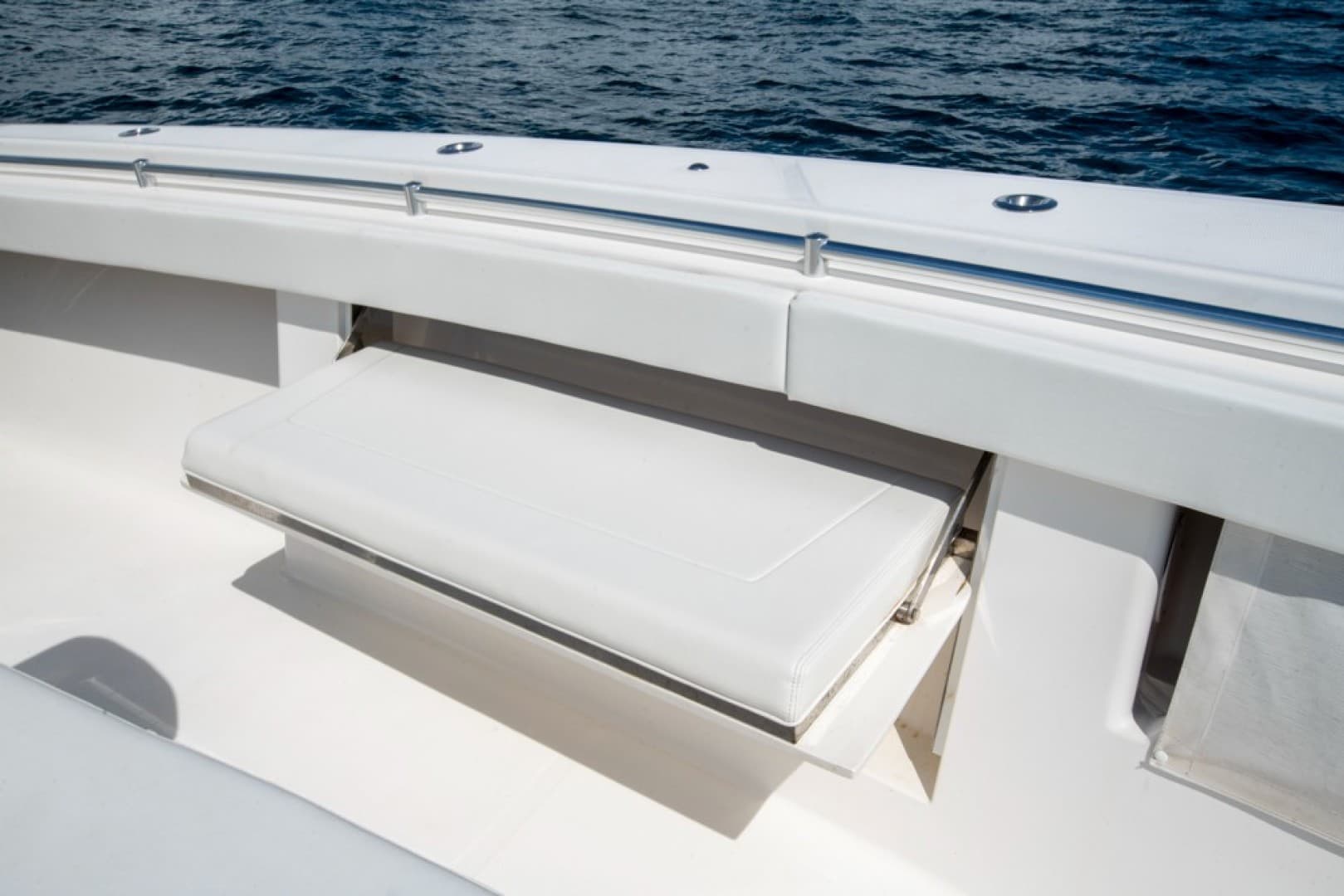 2011 Invincible 42 CC — photo 28