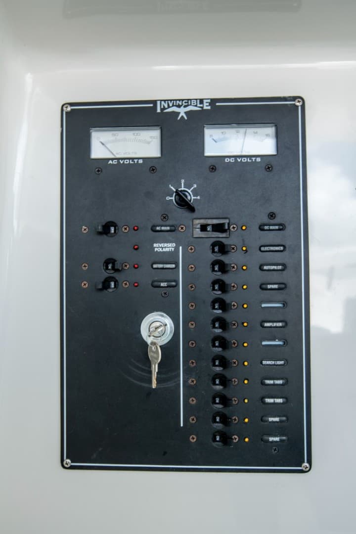 2011 Invincible 42 CC — photo 35