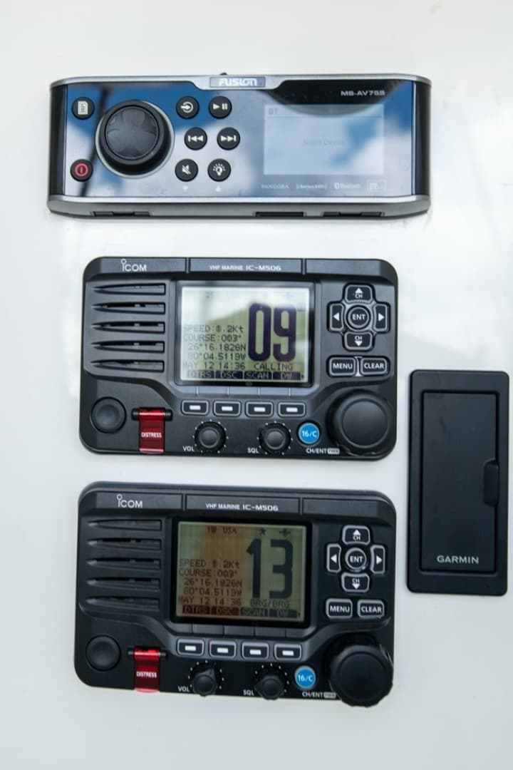 2011 Invincible 42 CC — photo 36