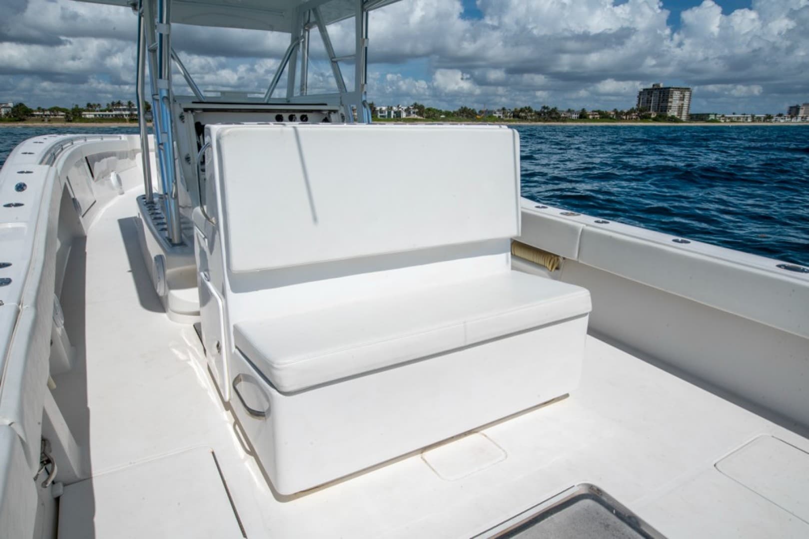 2011 Invincible 42 CC — photo 11