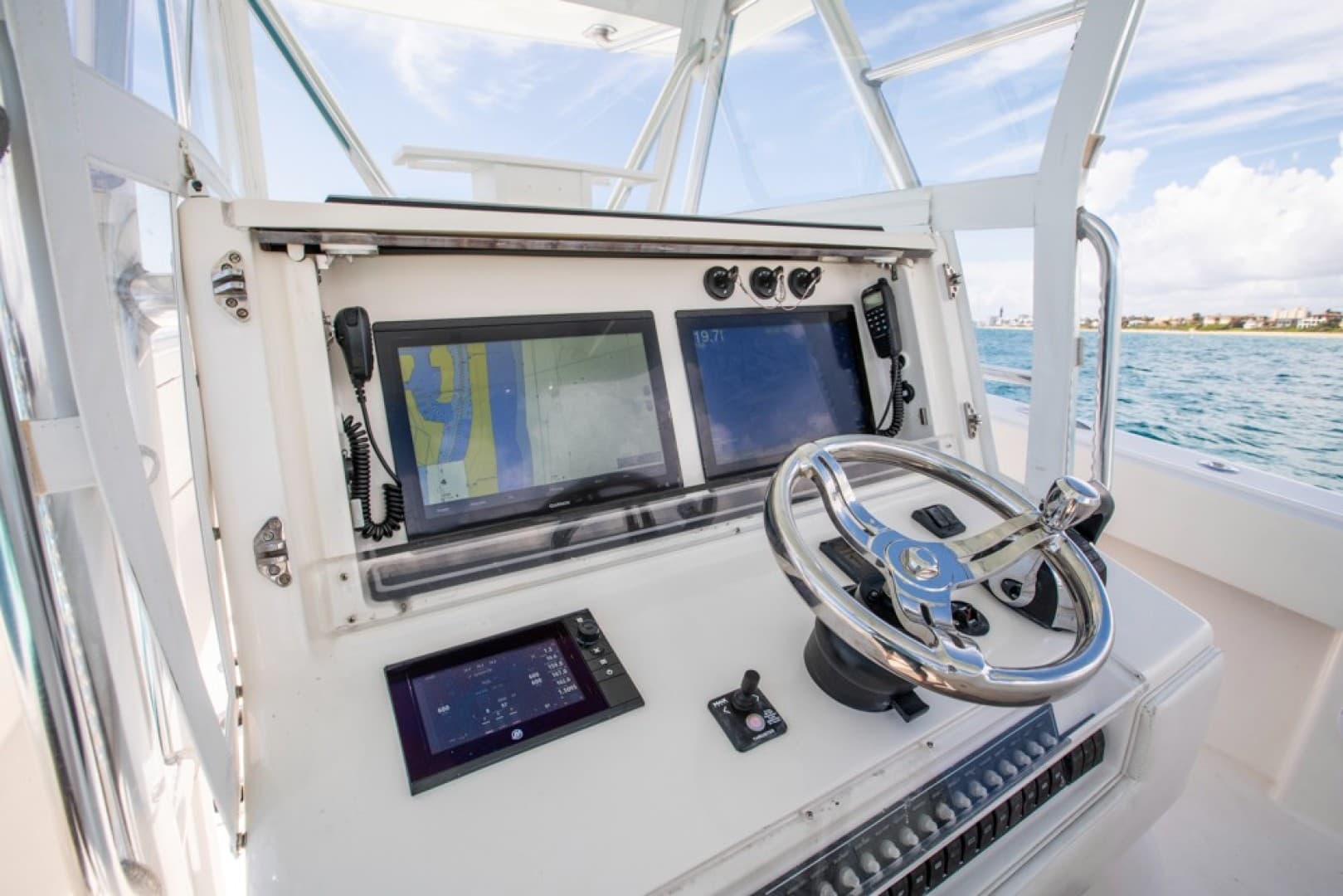 2011 Invincible 42 CC — photo 42