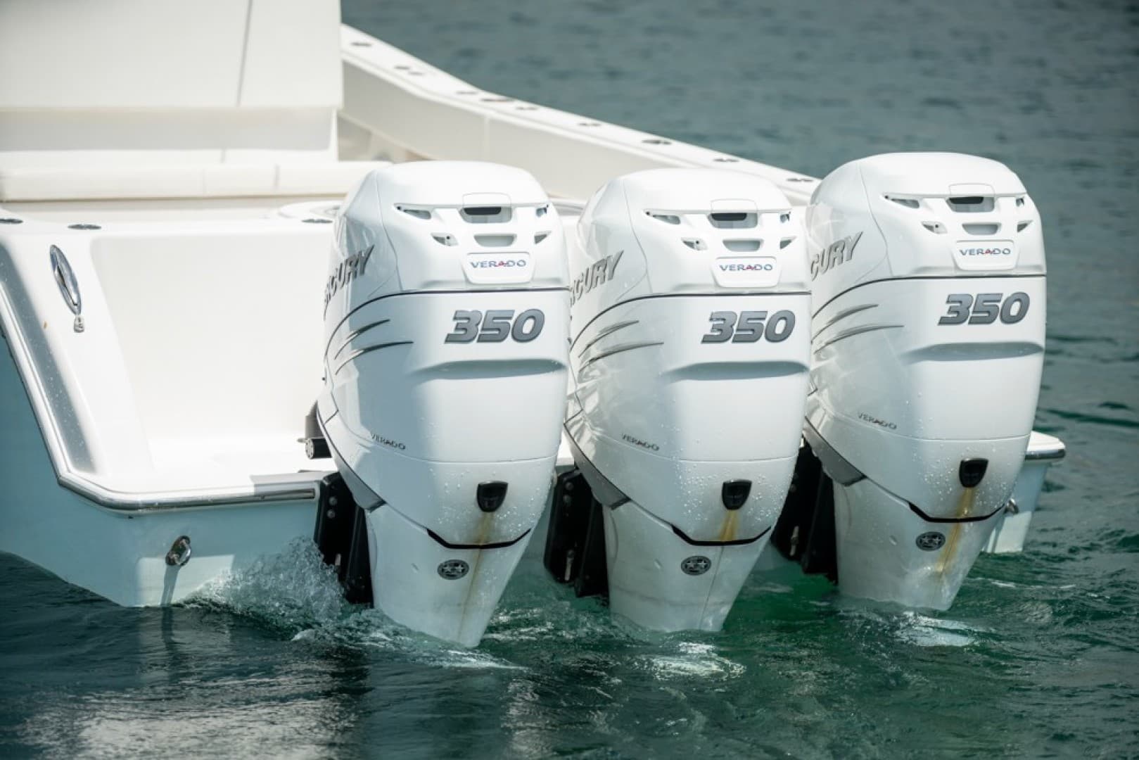 2011 Invincible 42 CC — photo 44