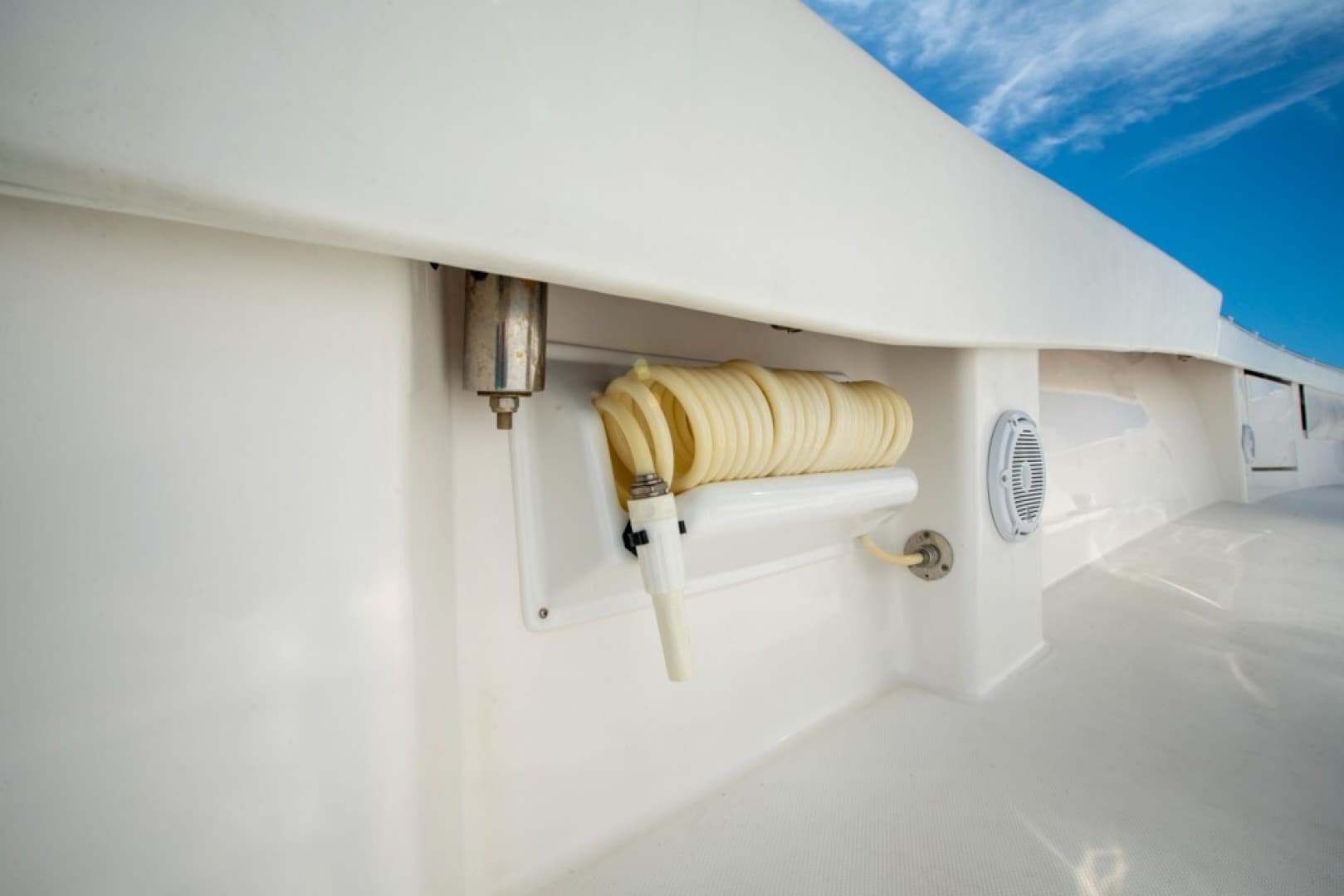 2011 Invincible 42 CC — photo 39