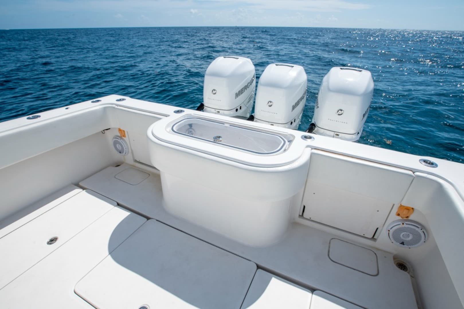 2011 Invincible 42 CC — photo 37