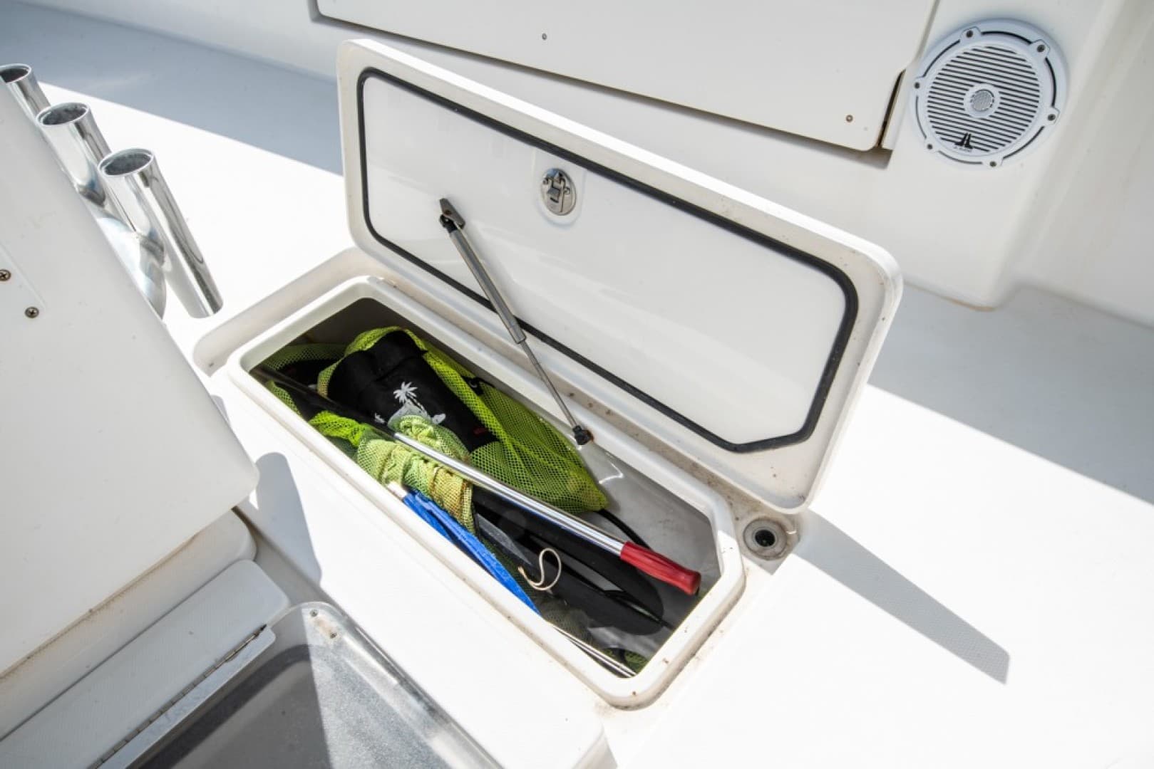 2011 Invincible 42 CC — photo 30