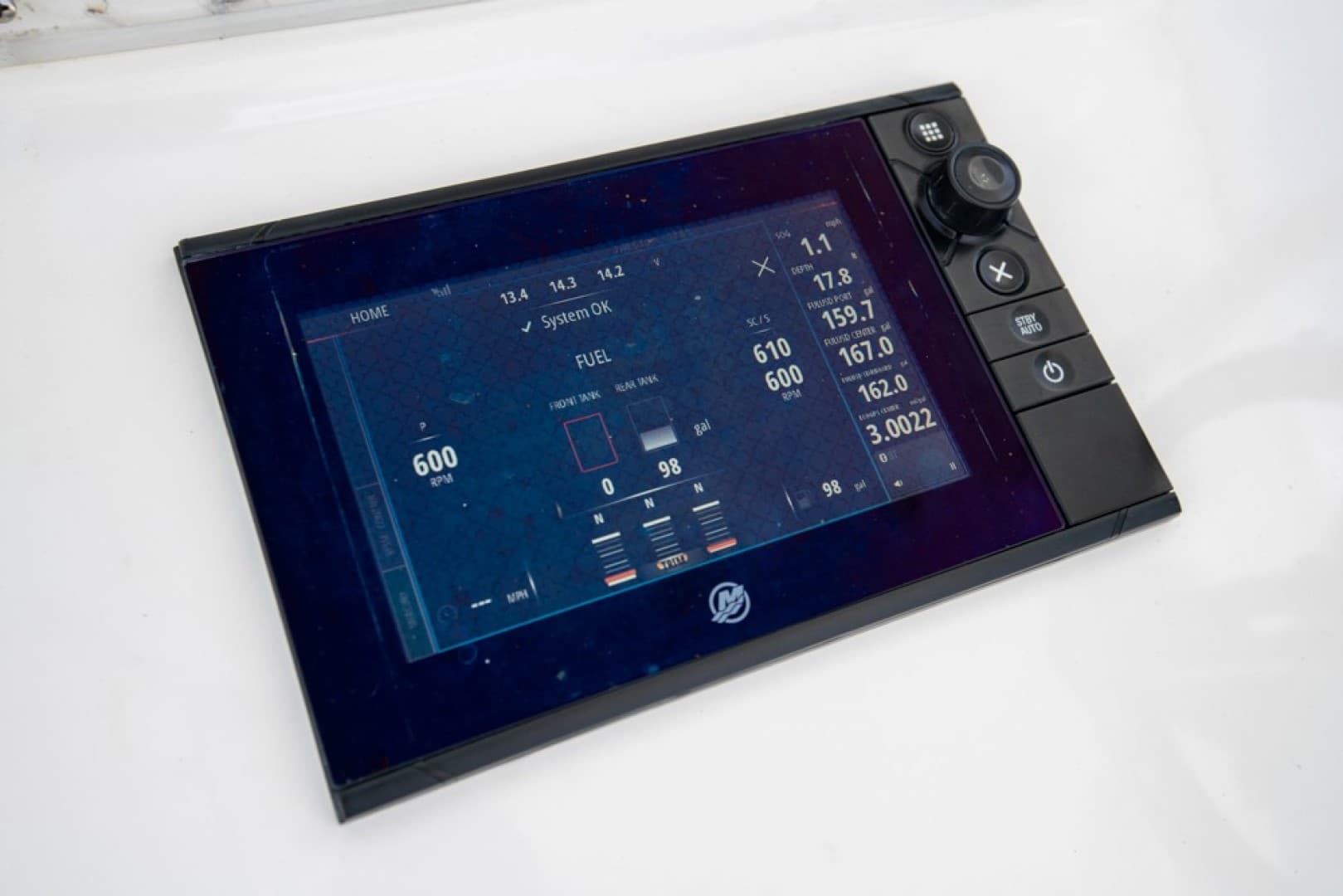 2011 Invincible 42 CC — photo 23