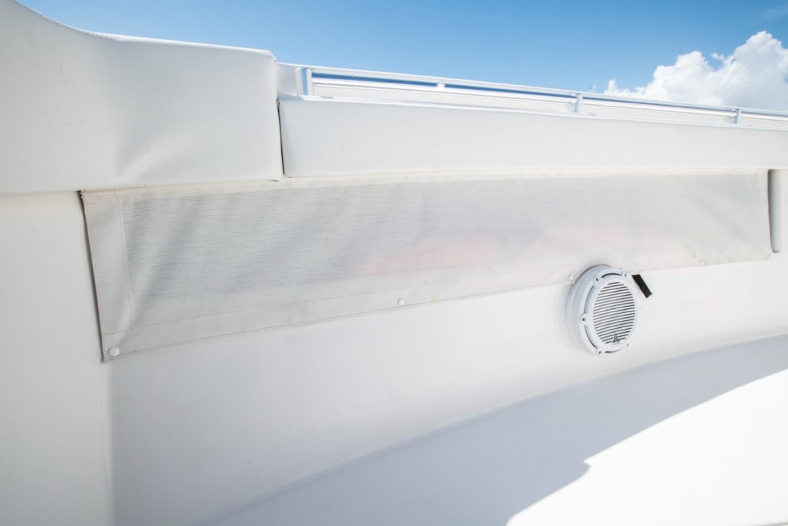 2011 Invincible 42 CC — photo 14