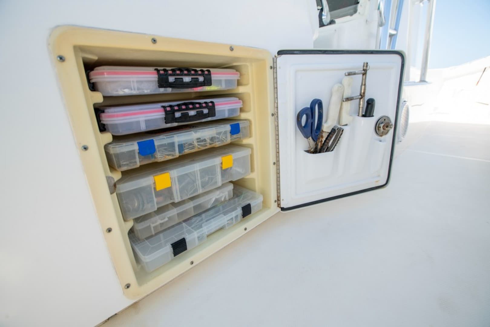 2011 Invincible 42 CC — photo 41