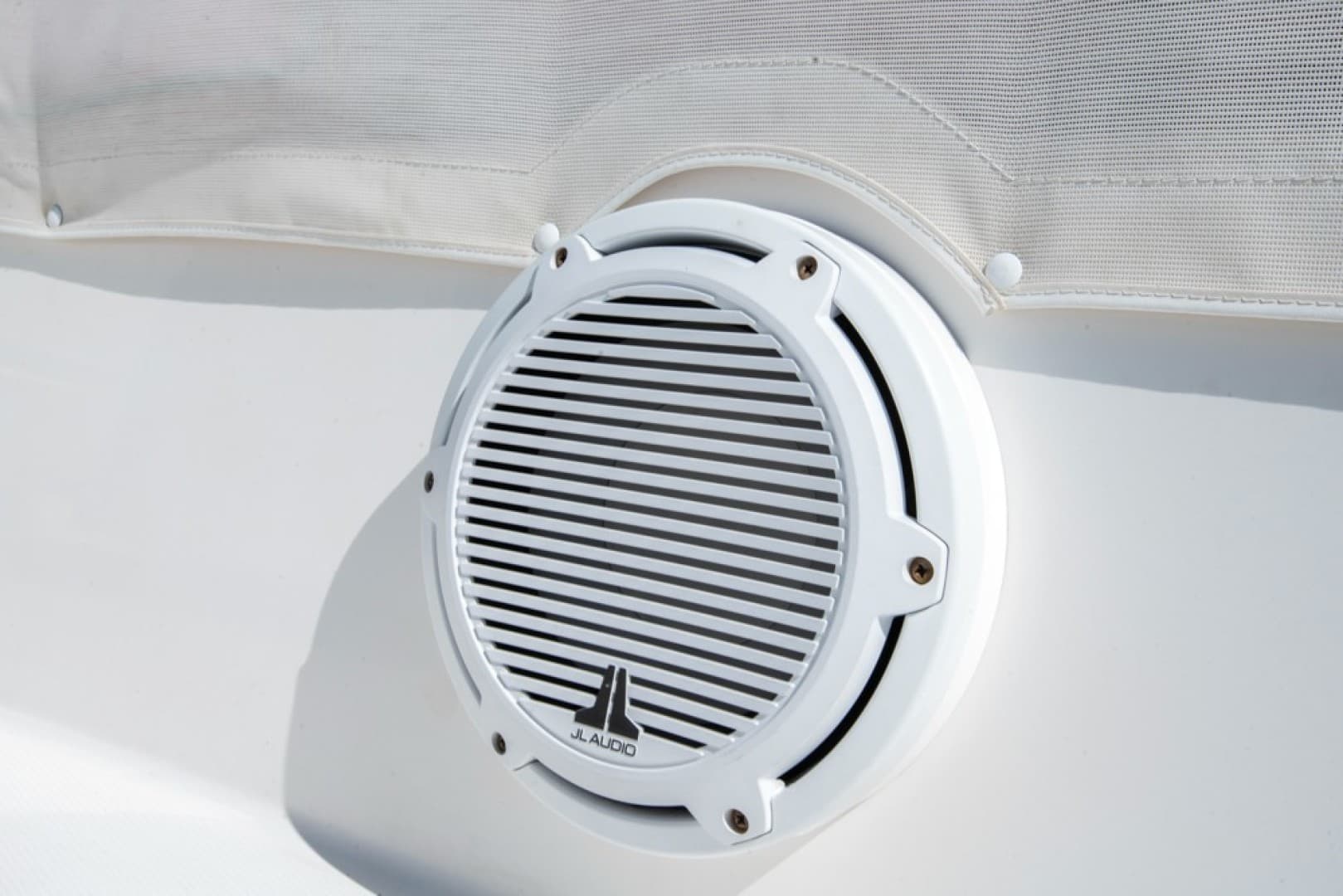 2011 Invincible 42 CC — photo 29