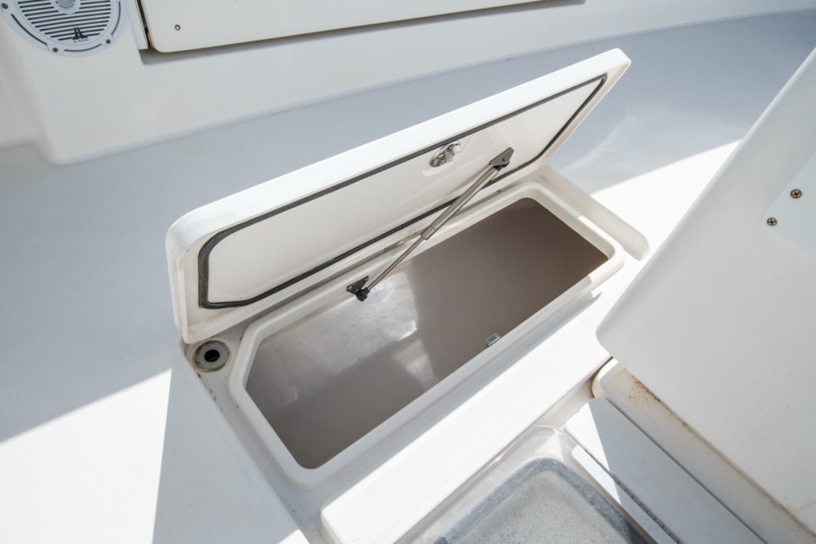 2011 Invincible 42 CC — photo 31