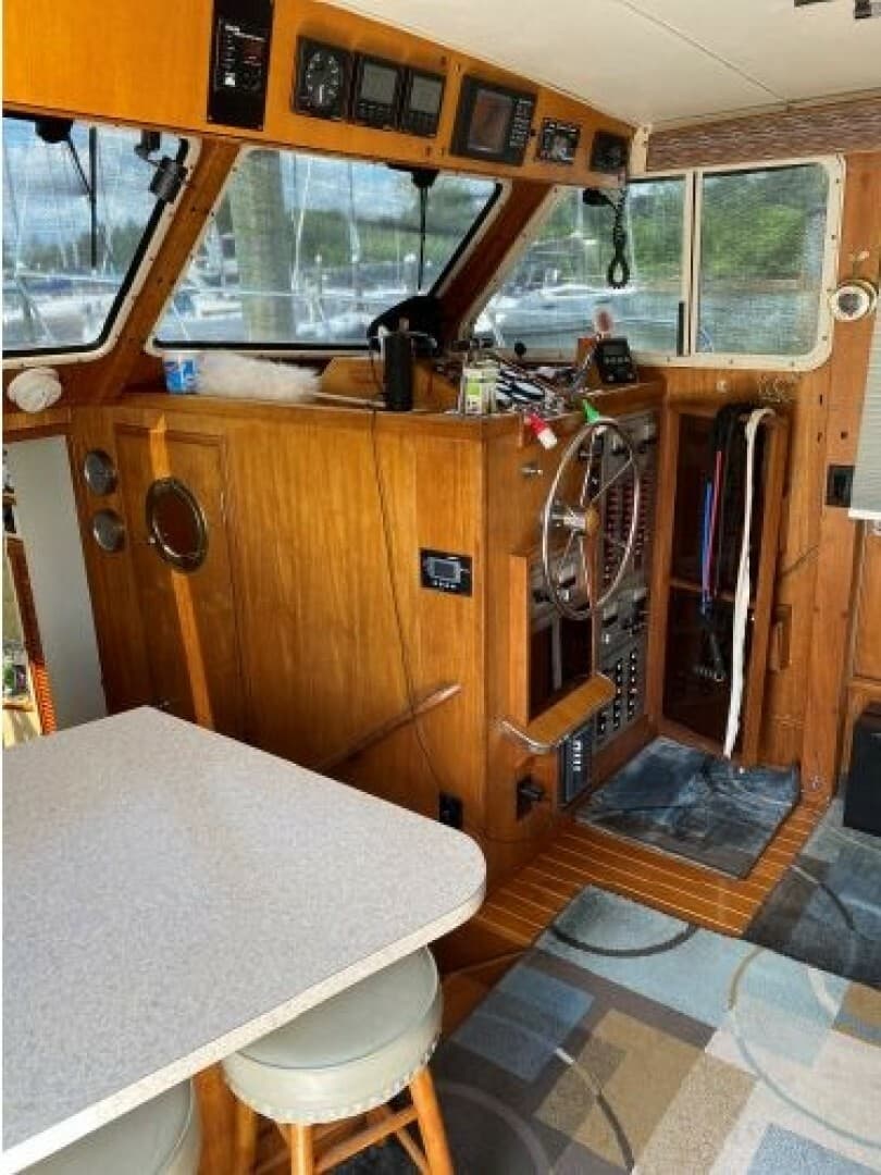 1983 Tollycraft Aft Cabin — photo 38