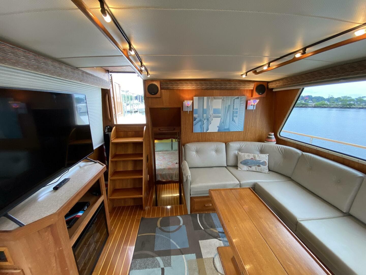 1983 Tollycraft Aft Cabin — photo 30