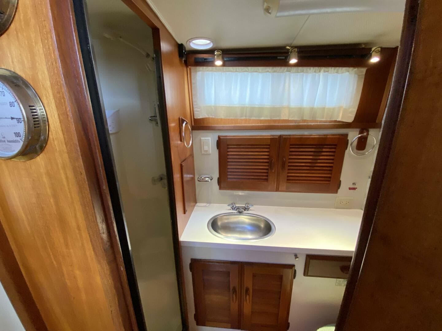 1983 Tollycraft Aft Cabin — photo 27