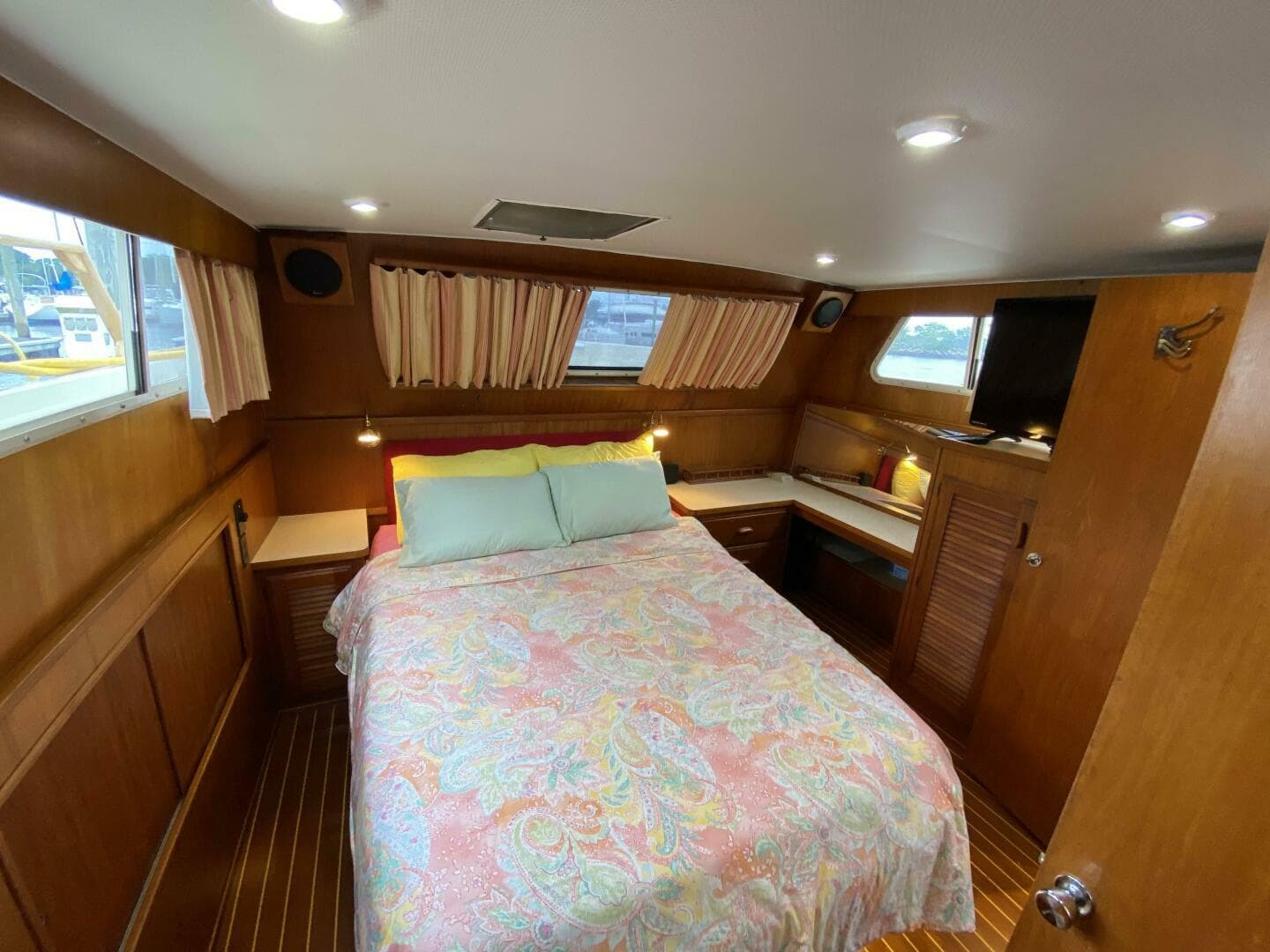 1983 Tollycraft Aft Cabin — photo 31