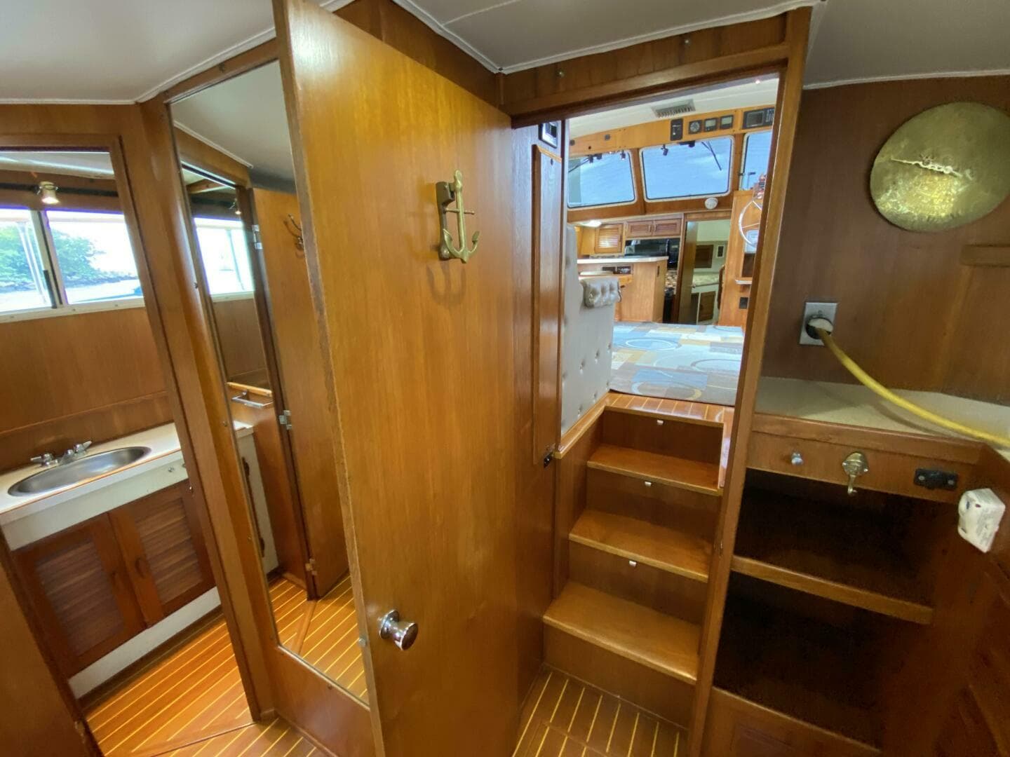 1983 Tollycraft Aft Cabin — photo 35