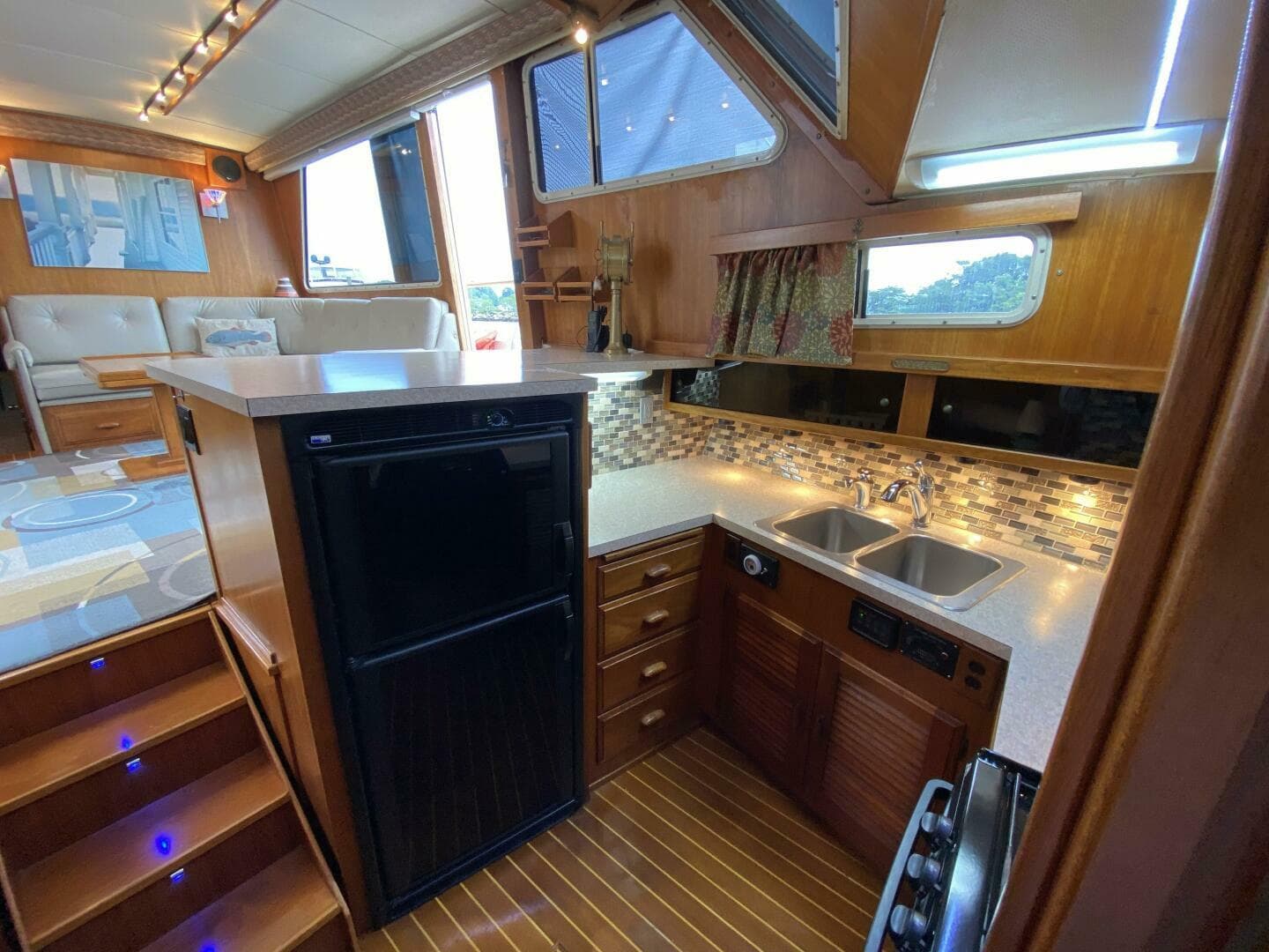 1983 Tollycraft Aft Cabin — photo 28