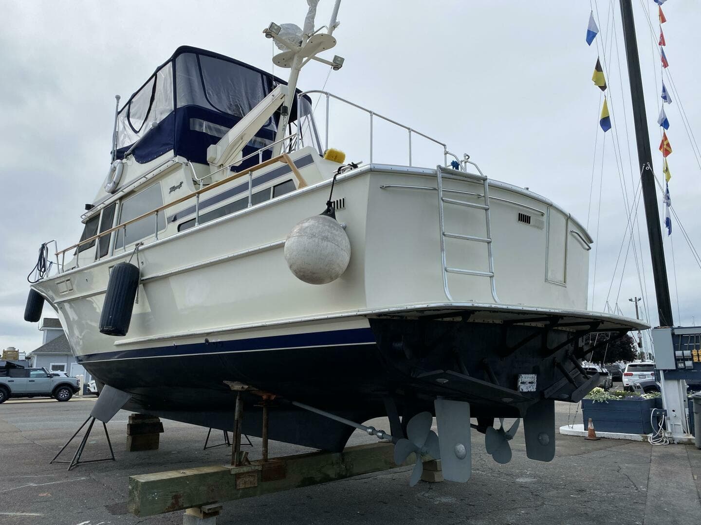 1983 Tollycraft Aft Cabin — photo 42