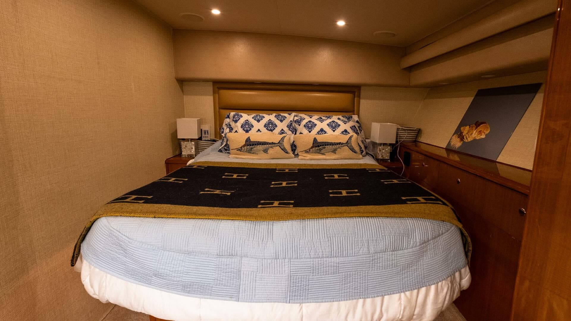 2002 Viking 52 Convertible — photo 31