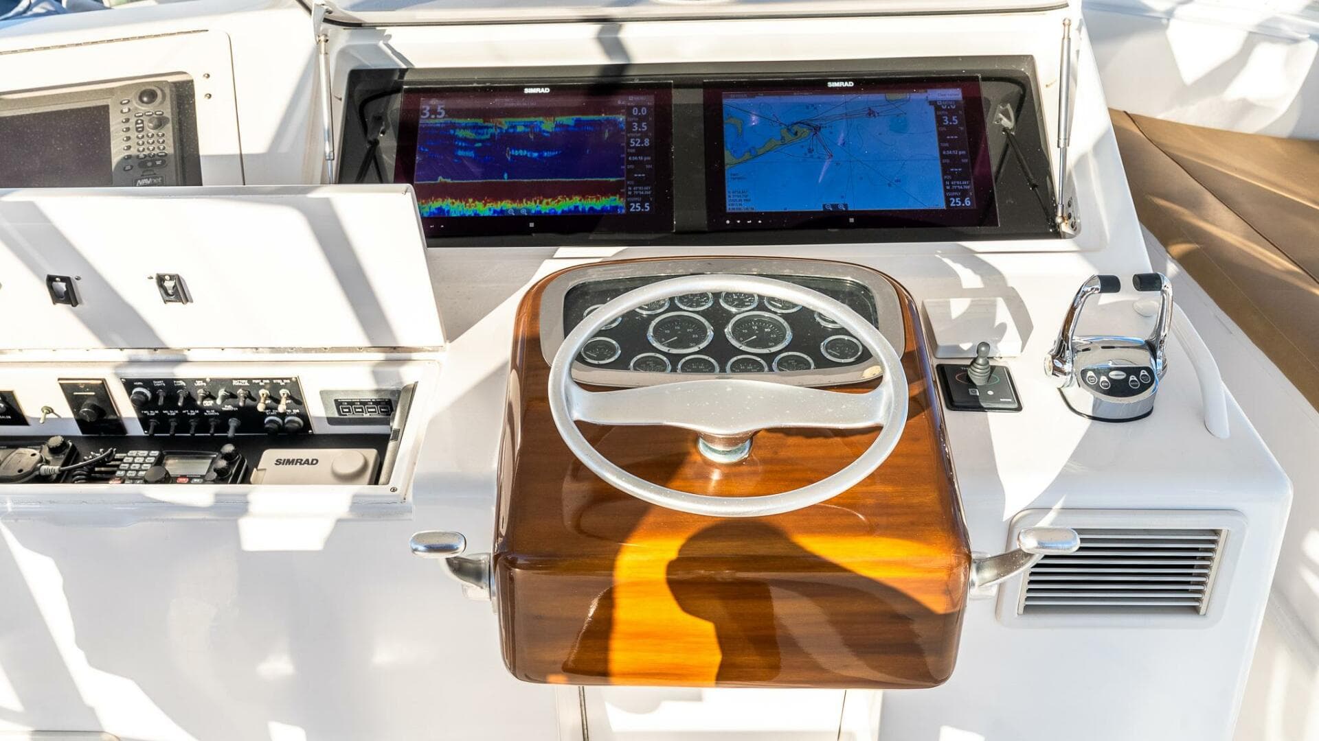 2002 Viking 52 Convertible — photo 13