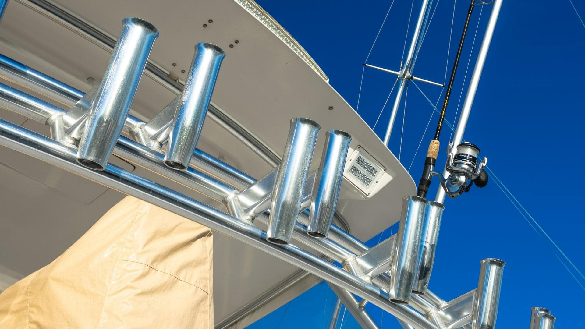 2002 Viking 52 Convertible — photo 7