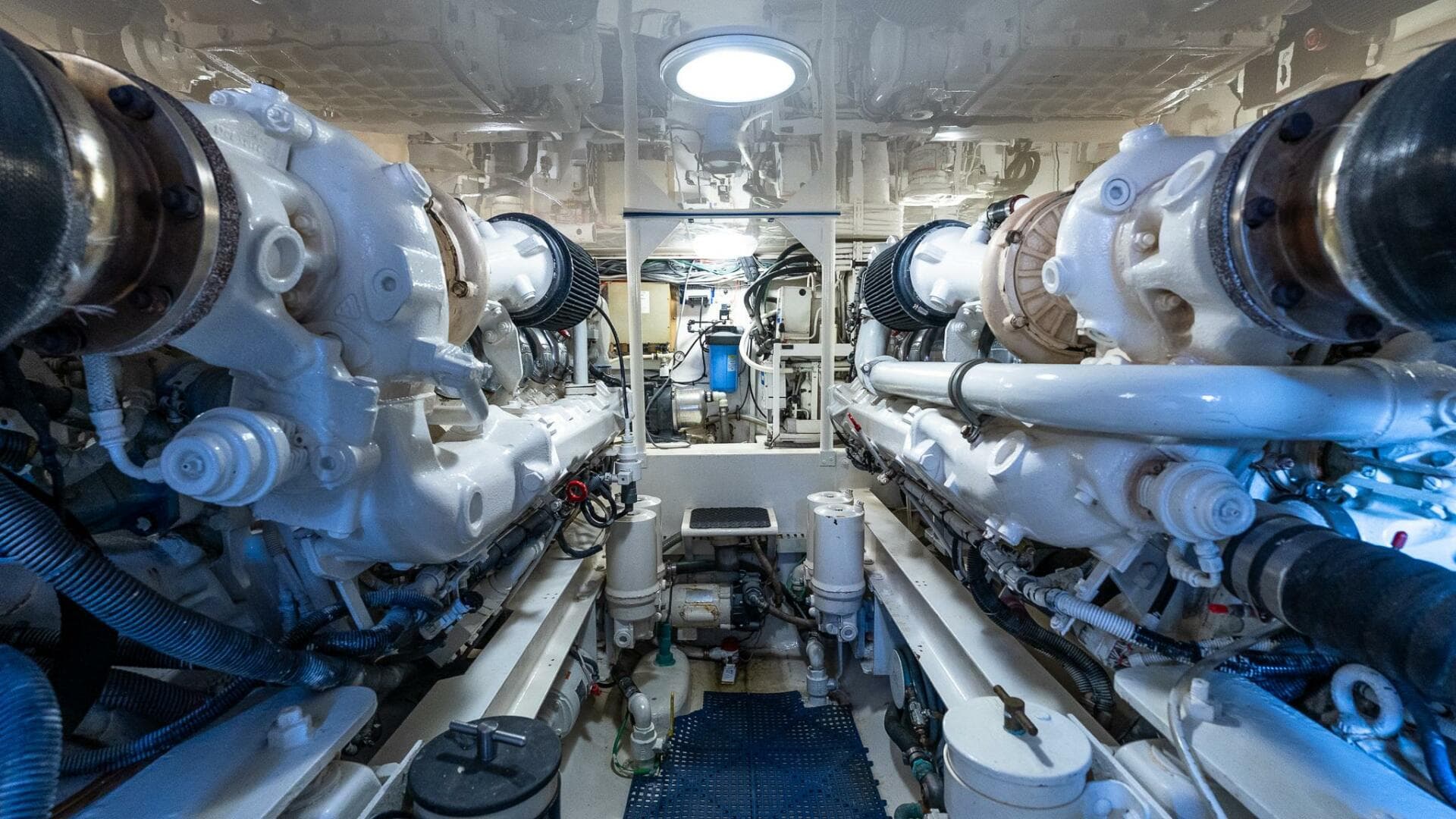 2002 Viking 52 Convertible — photo 39