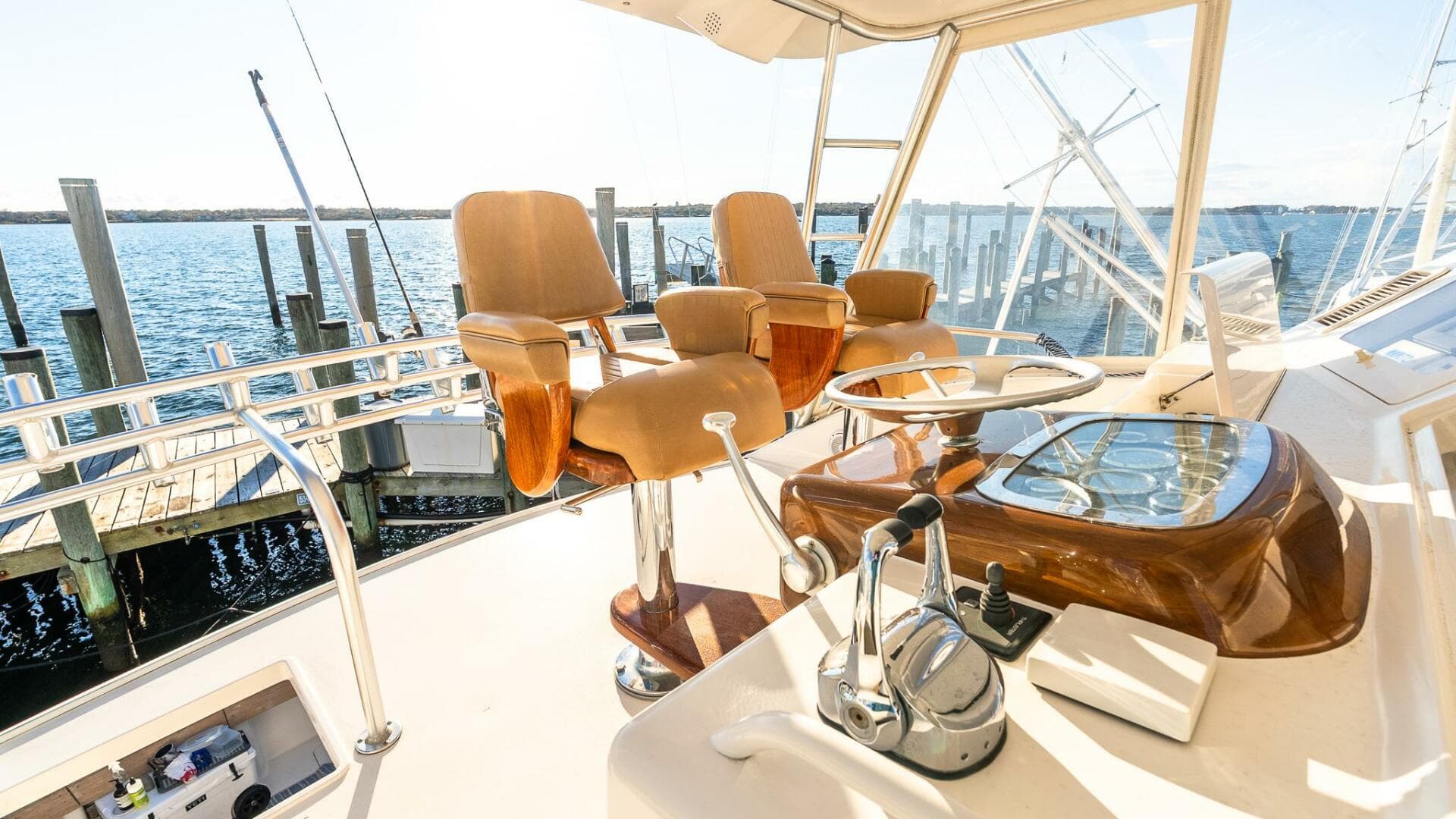 2002 Viking 52 Convertible — photo 8