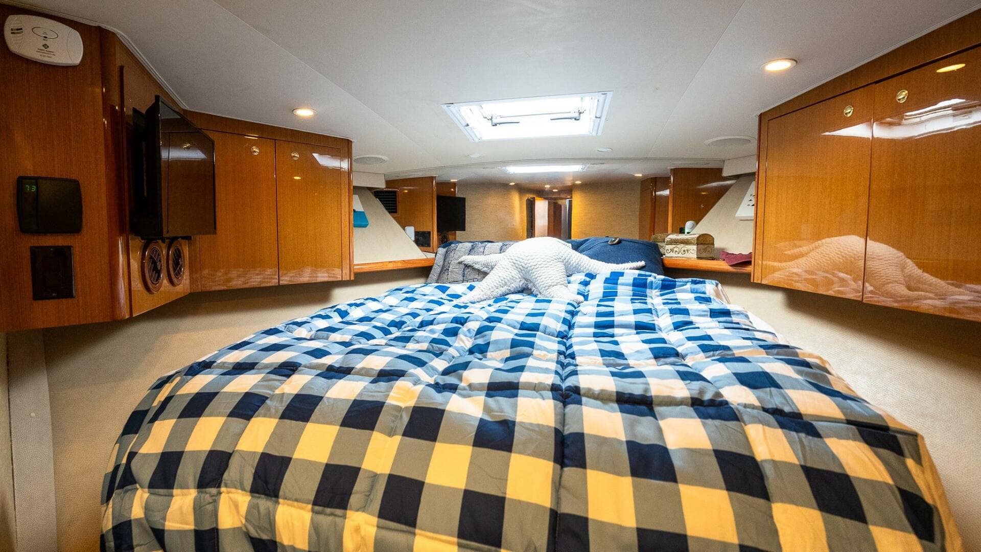 2002 Viking 52 Convertible — photo 34