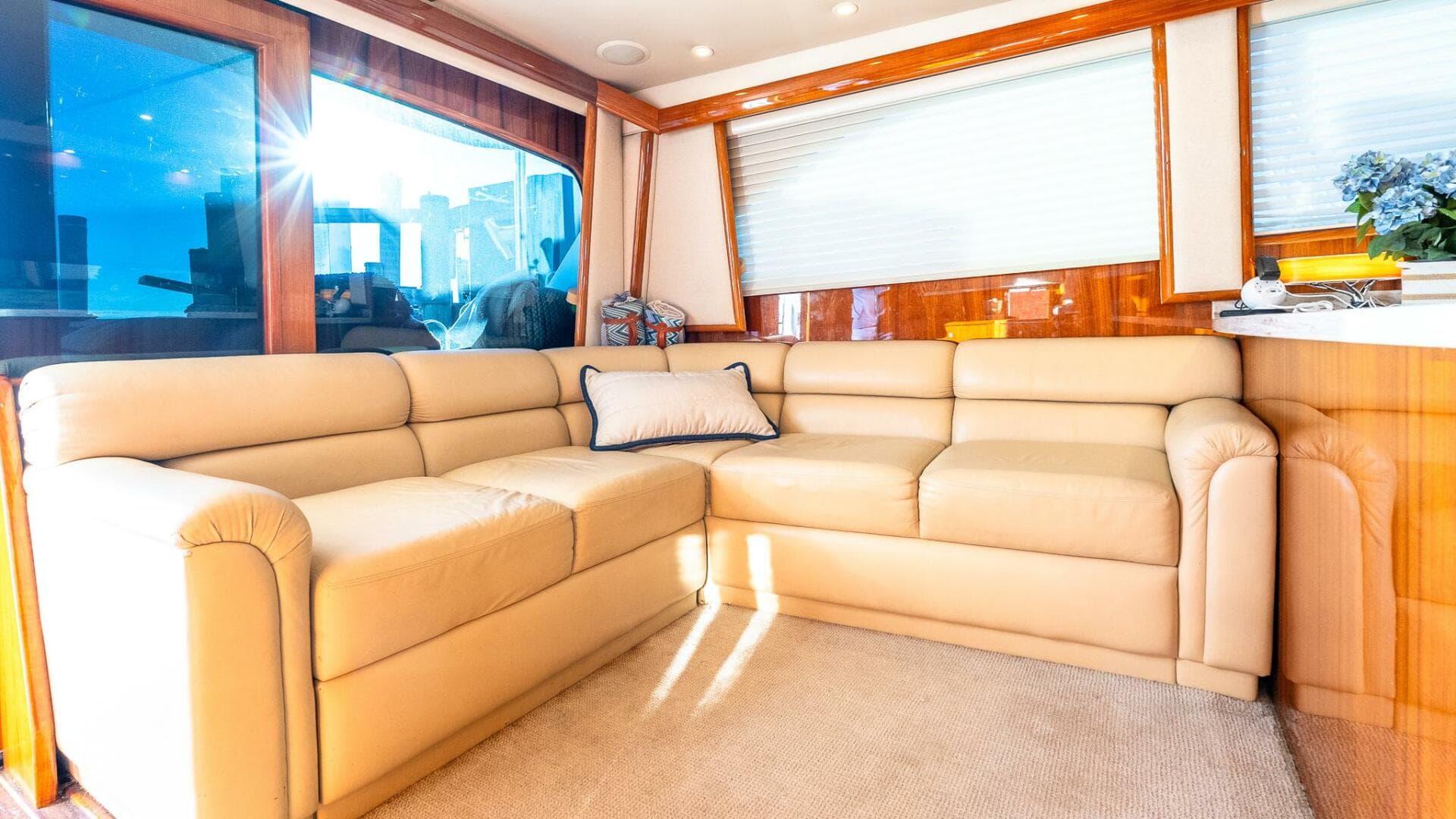 2002 Viking 52 Convertible — photo 25