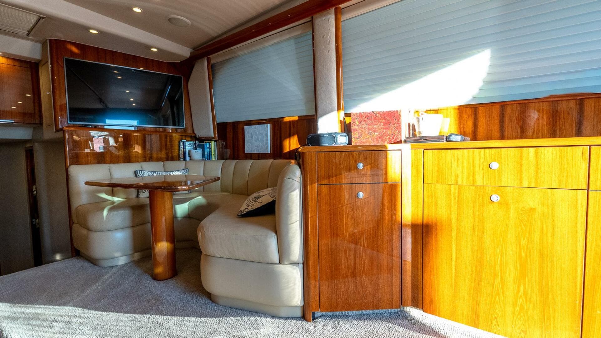 2002 Viking 52 Convertible — photo 24