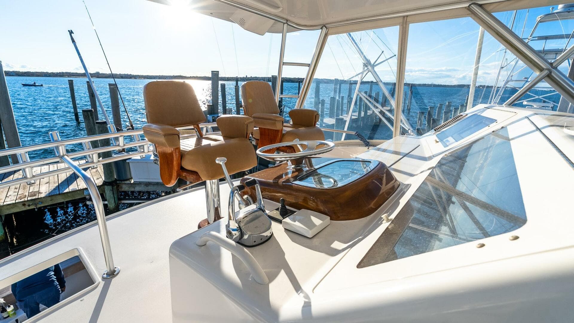 2002 Viking 52 Convertible — photo 9