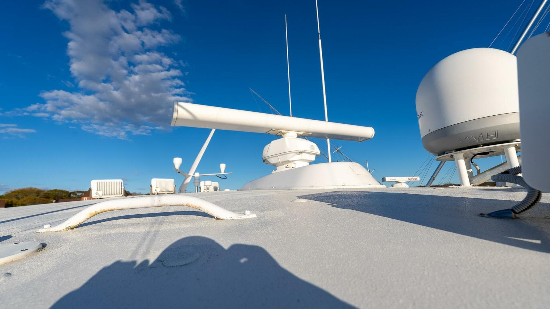 2002 Viking 52 Convertible — photo 4